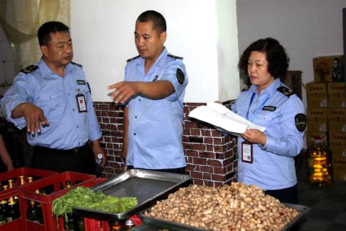 二七区食药局检查指导樱桃沟景区.jpg