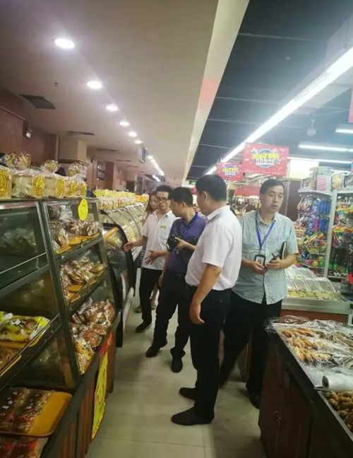 省市联合督导检查登封市食药监管局食品流通环节工作1_副本.jpg