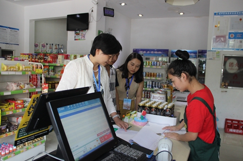 程红梅局长检查经开区食品安全示范城市1_副本.jpg